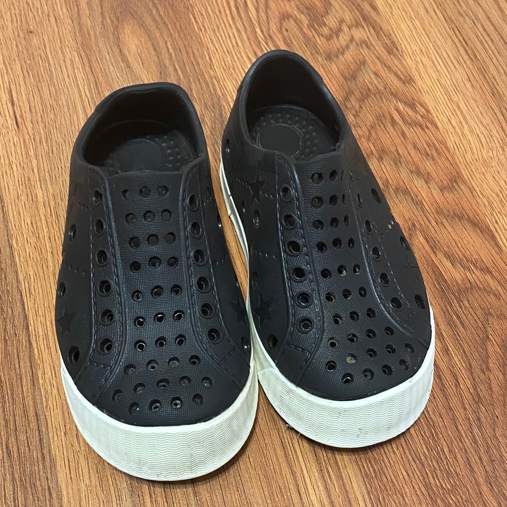 Shooshoos slip-ons